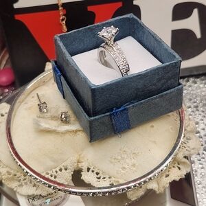 Elegant Silver Jewelry Set with Clear Stones